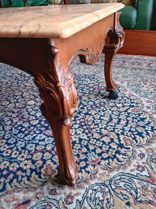 Mesa centro mármol rosa y madera tallada