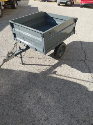 Remolque pequeño gris