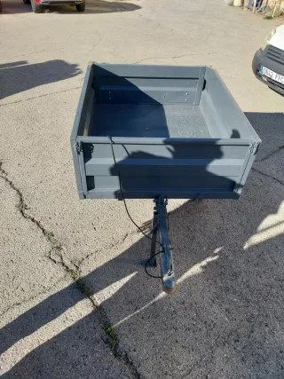 Remolque pequeño gris