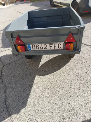 Remolque pequeño gris