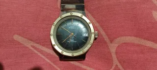 Reloj Timex Negro y Dorado