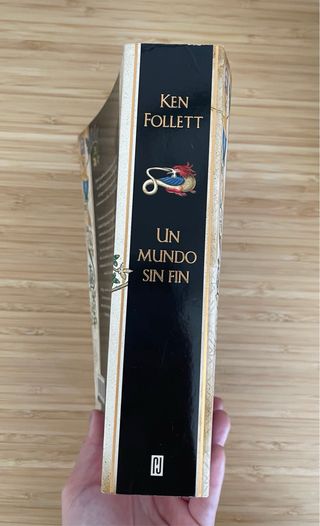 Novela de ficción escrita por Ken Follett