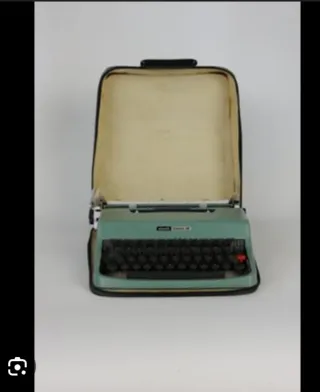 Máquina de escribir Olivetti verde