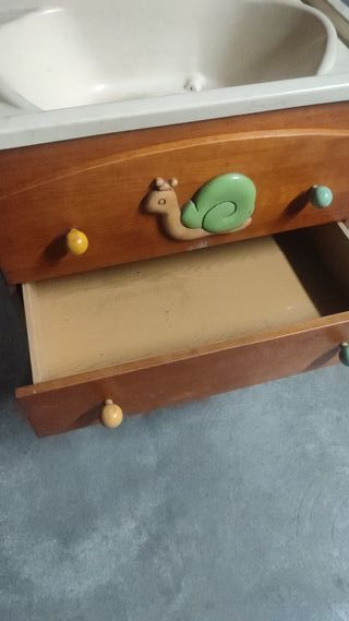 Mobile per fasciatoio in legno e plastica