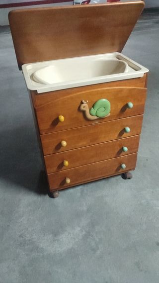 Mobile per fasciatoio in legno e plastica