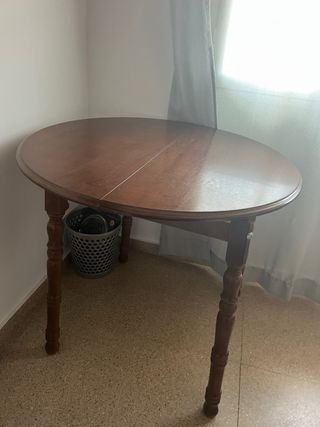 Mesa redonda de madera