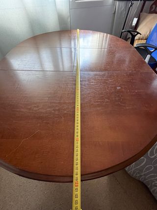Mesa redonda de madera