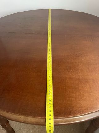 Mesa redonda de madera