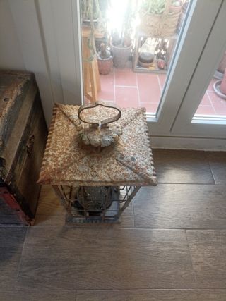 Farola antigua de hierro