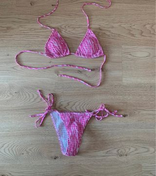 Bikini rosa y blanco