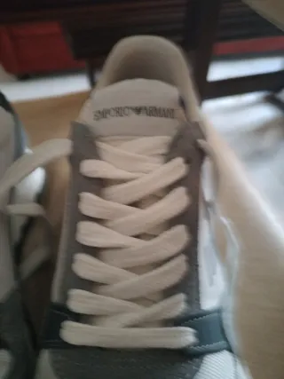 Zapatillas Armani Talla 41 Gris/Blanco en mano