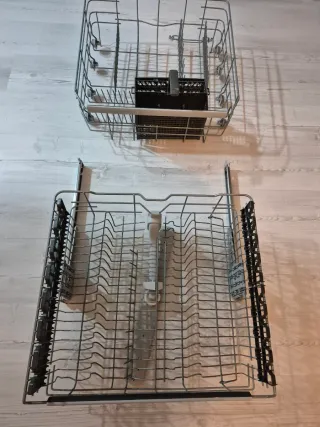 Cestas y cubertero para lavavajillas.