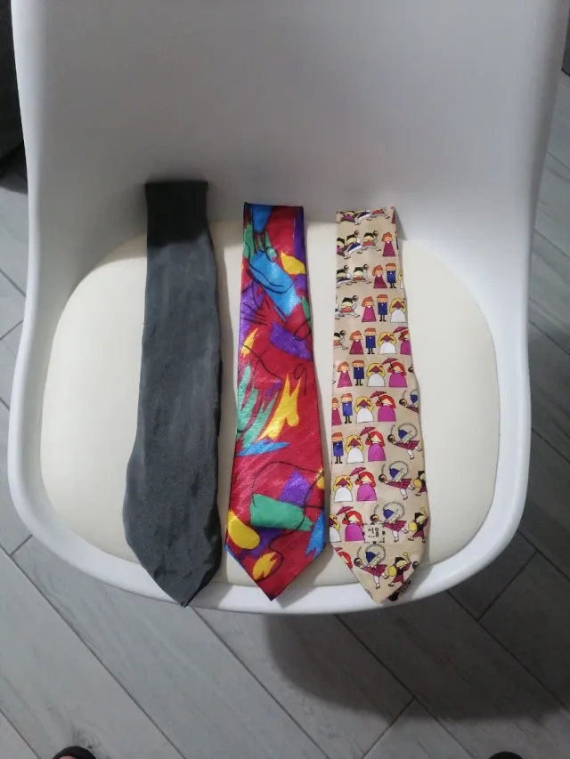 Lote 3 Corbatas (Gris y Multicolor)