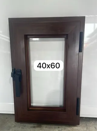 Ventana abatible nogal 40x60
