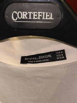 Camisa blanca Bershka corta