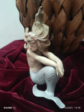 Figura Lladro Pequeña Sirena Brazos en la Rodillas