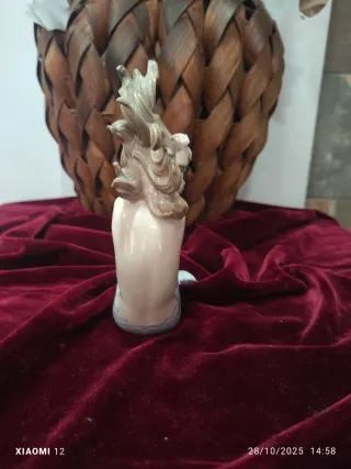 Figura Lladro Pequeña Sirena Brazos en la Rodillas