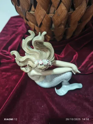 Figura Lladro Pequeña Sirena Brazos en la Rodillas