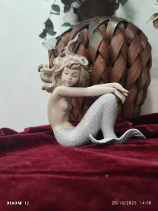 Figura Lladro Pequeña Sirena Brazos en la Rodillas