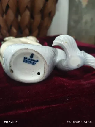 Figura Lladro Pequeña Sirena Brazos en la Rodillas