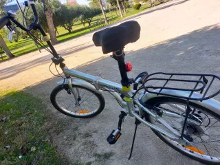 Bicicleta plegable plateada