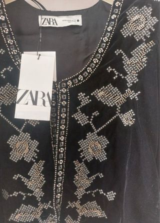 Blazer Zara Terciopelo Bordada Negra
