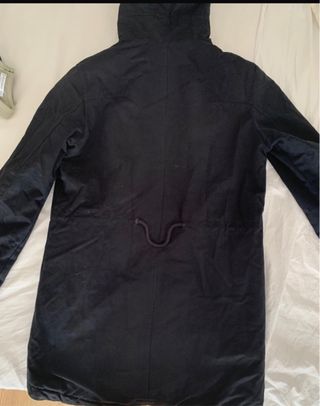 Chaqueta Negra con Capucha