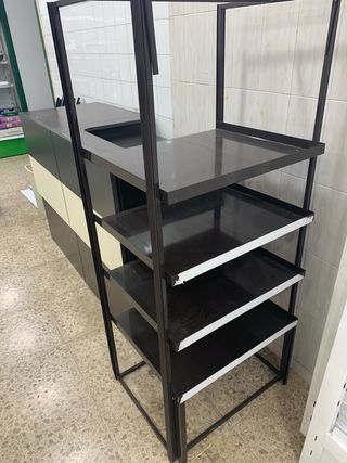 Estantería metálica negra y beige