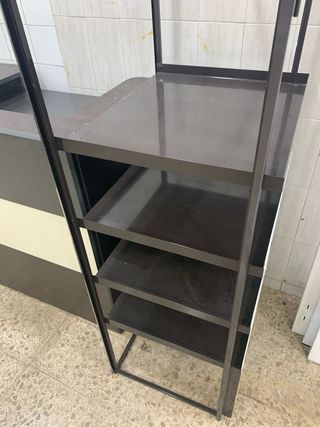 Estantería metálica negra y beige