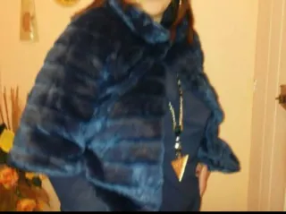 Pelliccia ecologica blu/petrolio