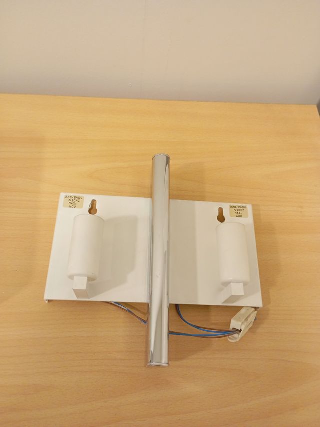 Apliques de pared plateados y transparentes