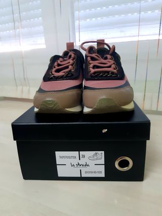 Zapatilla La Strada Mujer