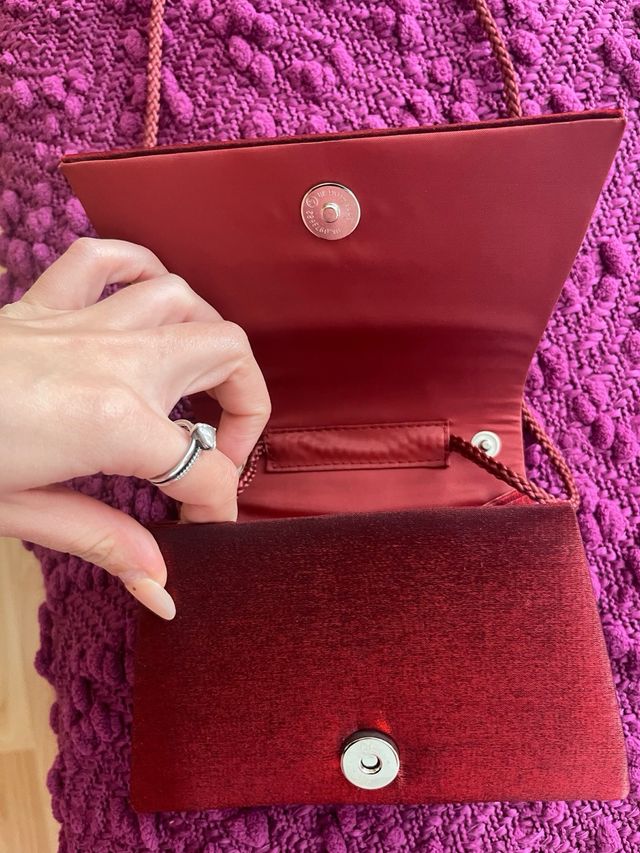 Bolso de fiesta rojo elegante