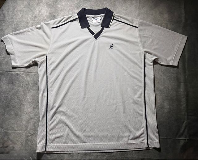 Camiseta Australian V-Neck Blanca y Negra