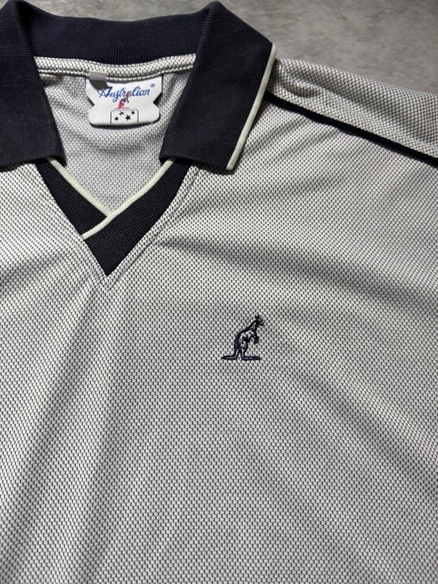 Camiseta Australian V-Neck Blanca y Negra