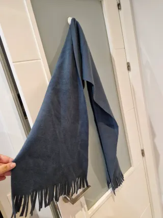 2 Bufanda azul  y negra con flecos