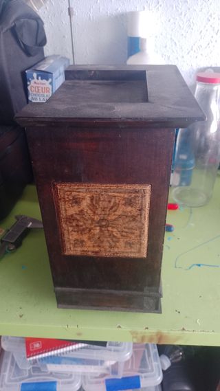 Reloj de mesa de madera