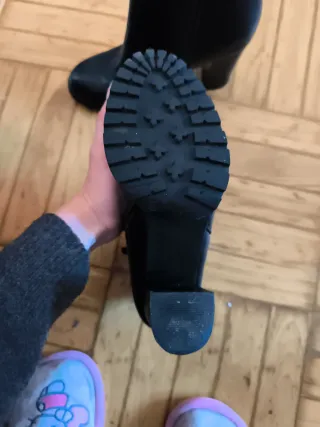 Botines negros con cremallera