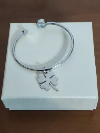 Bracciale acciaio con charm quadrifoglio