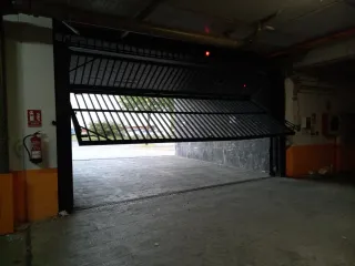 Plaza garaje grande Salburua, centro cívico.