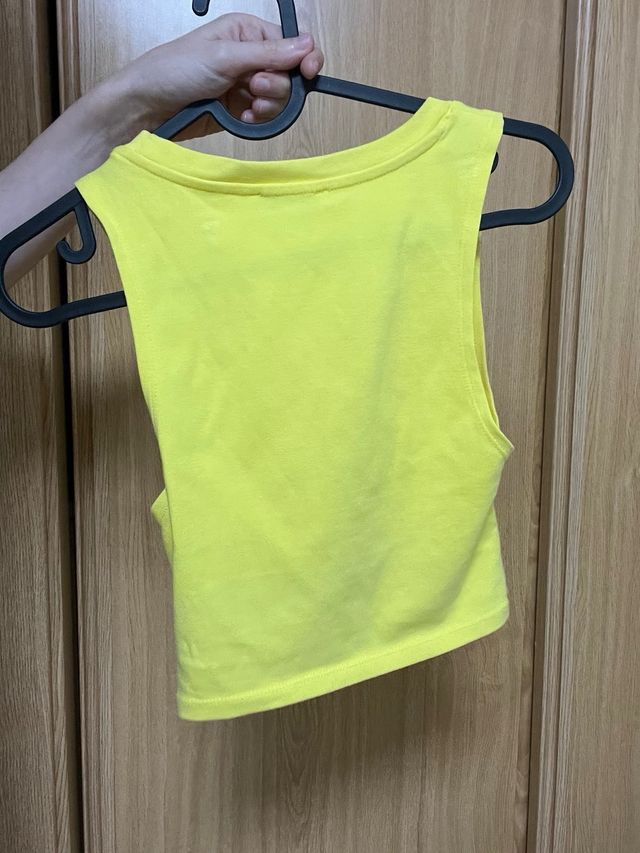 Top Zara amarillo retorcido talla S