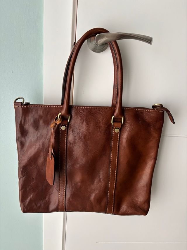 Bolso de piel marrón