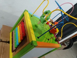 Cubo attività bambini colorato