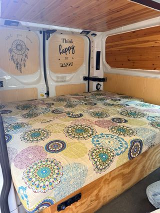 Mueble camper y colchón furgoneta Ford transit cus