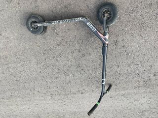 Scooter Dirt Ethic. Dirt scooter