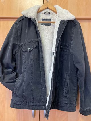 Chaqueta vaquera negra lavada con borreguito. M