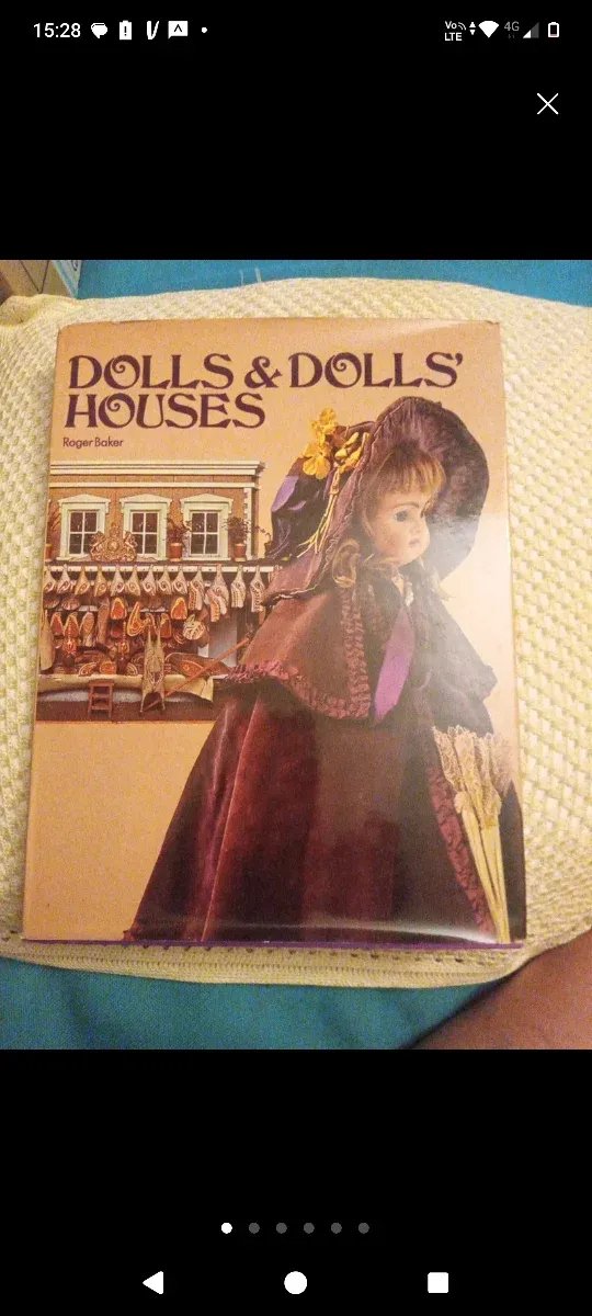 Dolls & dolls houses.