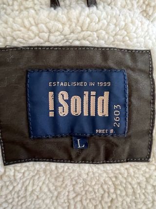 Abrigo verde militar con capucha