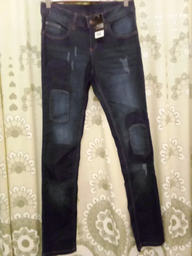 Vaqueros desgastados con parches Talla 40