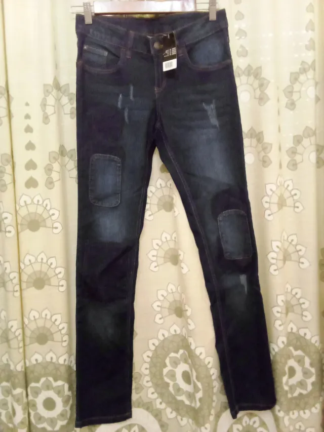 Vaqueros desgastados con parches Talla 40